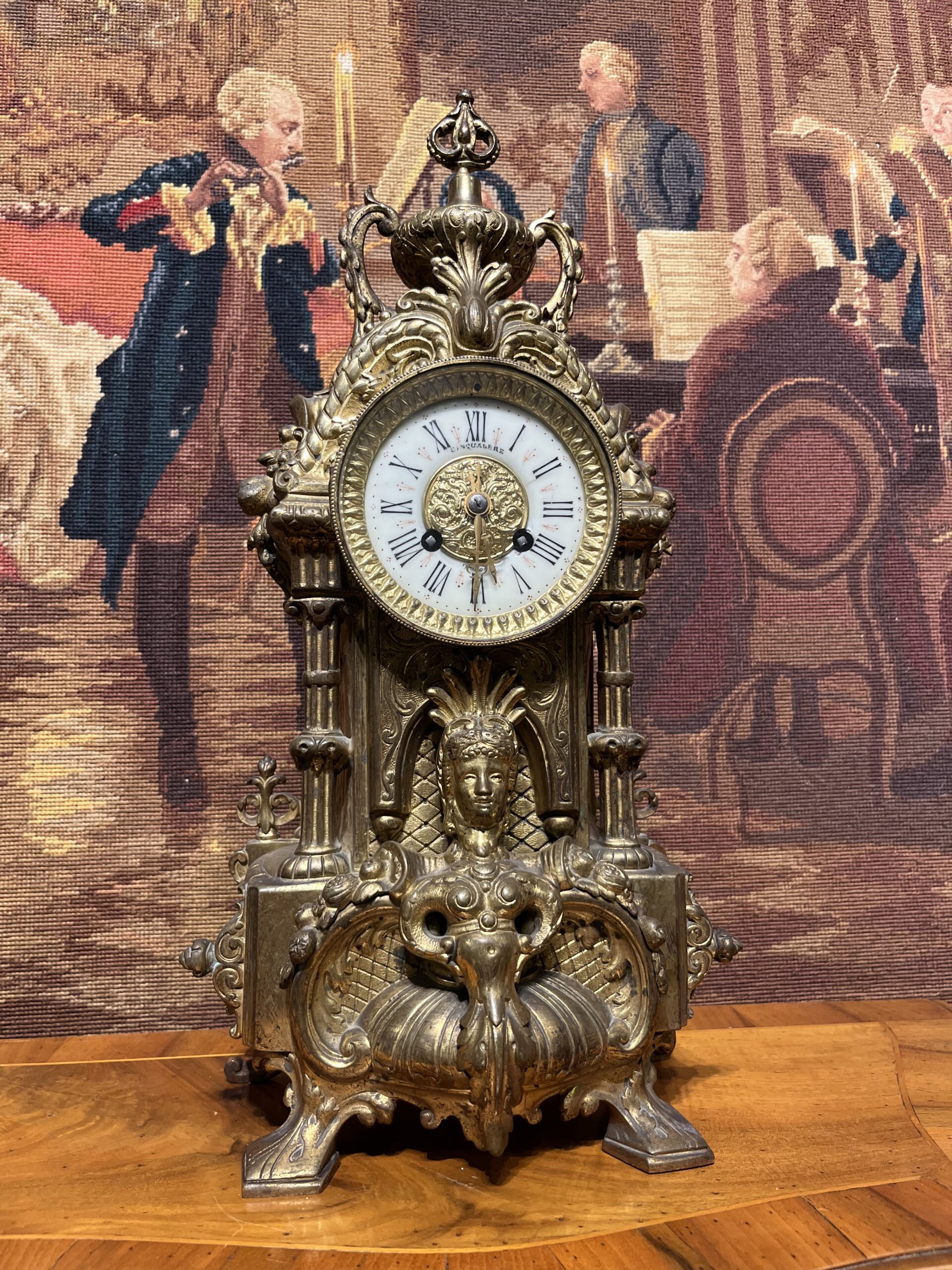 IMG_3369-scaled-1.jpg Antika Fransız Tarzı Figürlü Bronz Şömine Saati – 47 cm Büyük Boy Koleksiyonluk Masa Saati - Görsel 1