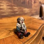 Vintage Bodewig Etiketli Palyaço Biblo – Çiçek Buketli Mini Dekoratif Obje 5x3 cm