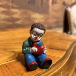 Gilde Clowns Koleksiyonluk Mini Palyaço Biblo – Elinde Kalpli Dekoratif Figür 5x3 cm