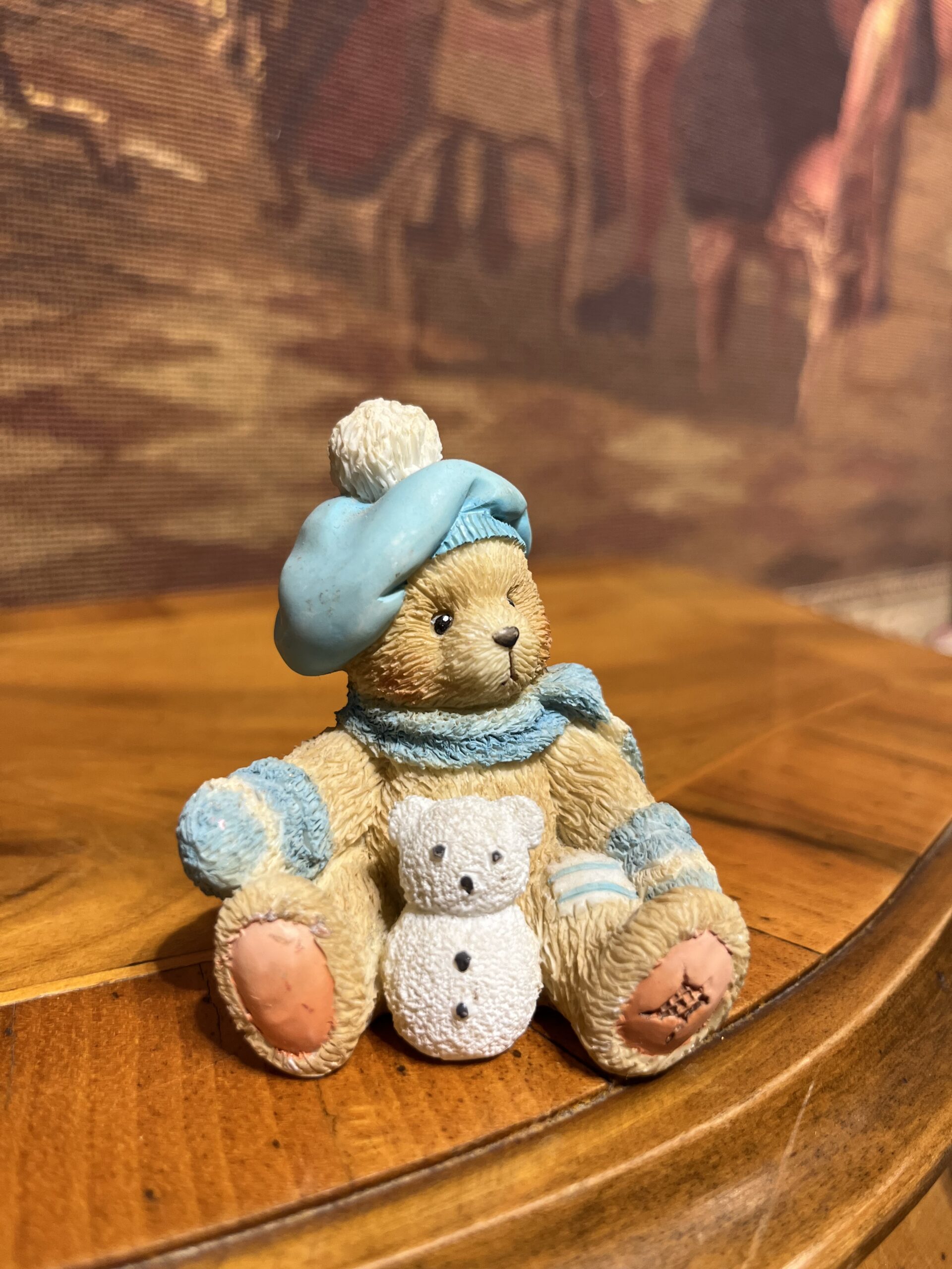 IMG_3715-scaled-1.jpg Cherished Teddies Jack Ayıcık Biblo – Kış Temalı Koleksiyonluk Figür (7x6 cm) - Görsel 1