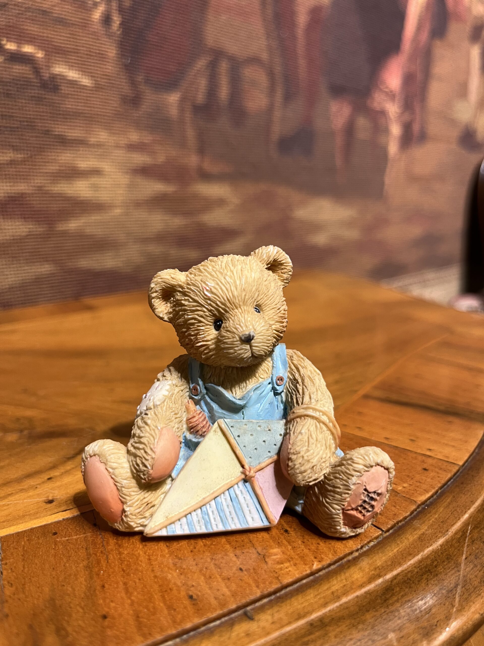 IMG_3773-scaled-1.jpg Cherished Teddies “Mark” Mart Ayı Koleksiyon Biblo – Enesco 1993 Orijinal Figür 6x7 cm - Görsel 1