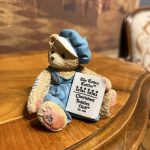 Cherished Teddies Club E. Bear “Isabel” 1994 Koleksiyon Biblo – Enesco Üyelik Serisi 6x7 cm