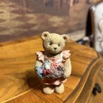 Cherished Teddies “Barbara” 1996 Koleksiyon Biblo – Sepetli Ayıcık Enesco Orijinal 8x5 cm