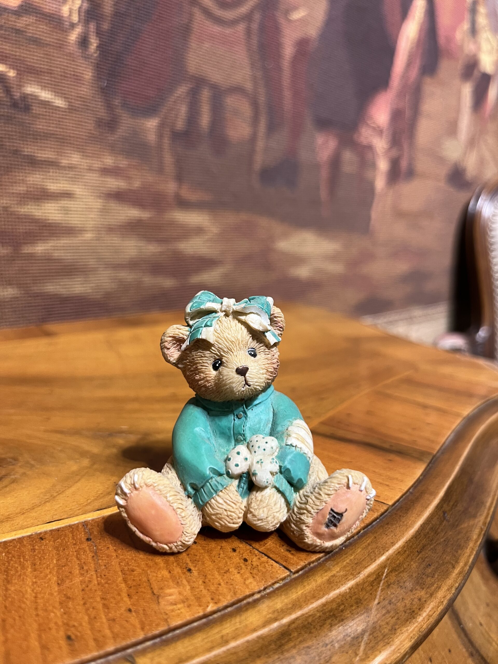 IMG_3810-scaled-1.jpg Cherished Teddies “Kathleen” 1993 Koleksiyon Biblo – Luck Found Me Serisi Enesco 6x6 cm - Görsel 1