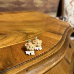 Mini Ayıcık Küpe – Balkabaklı Sevimli Figürlü Vintage Stil 2x1,5 cm
