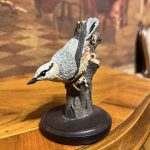 Vintage Boomklever (Ağaçkakan/Nuthatch) Kuş Biblosu – El Boyaması Koleksiyonluk (10x7 cm)