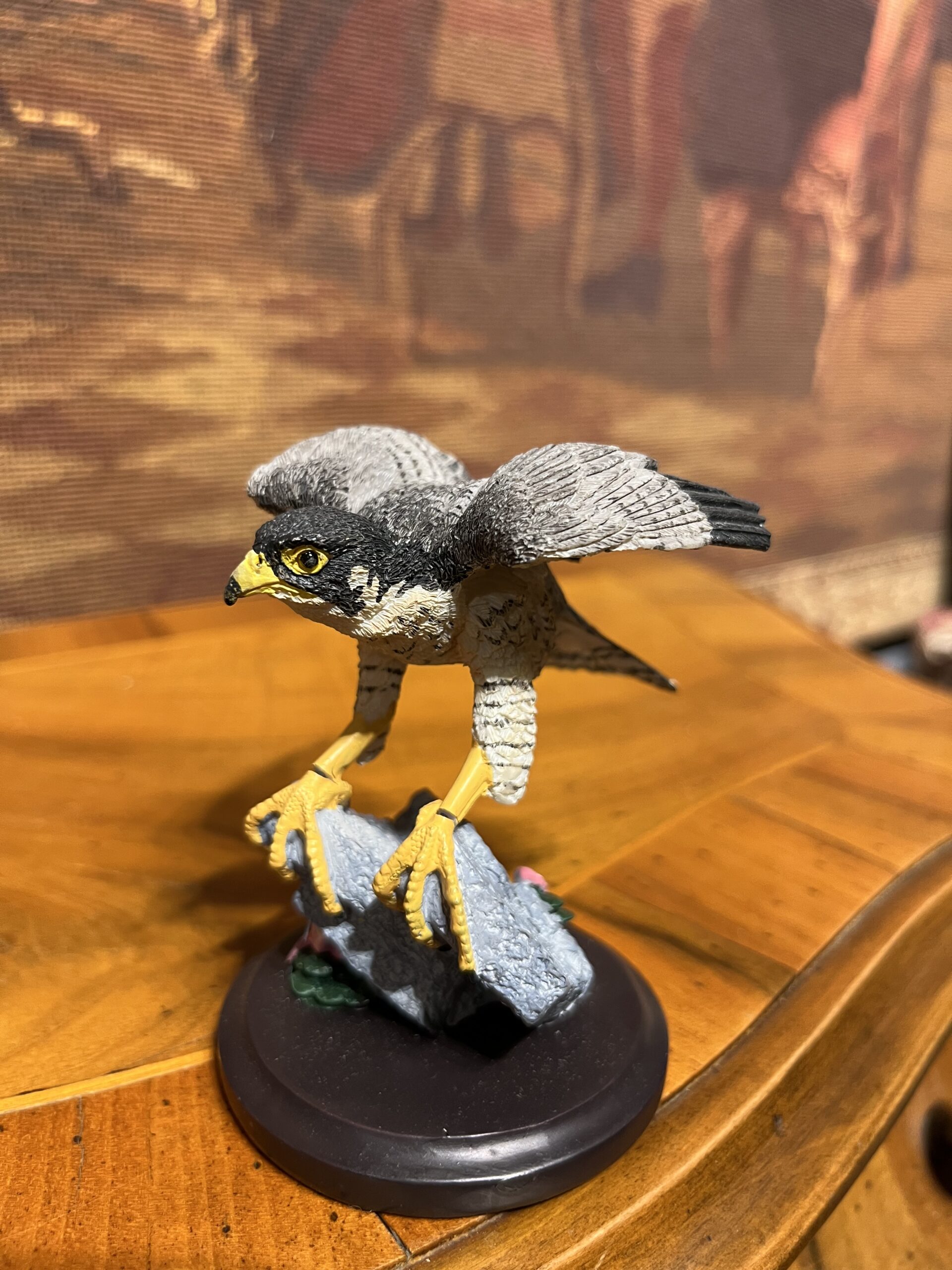 IMG_4128-scaled-1.jpg Vintage Şahin Biblo – Eaglemoss “Wanderfalke / Slechtvalk” El Boyama Koleksiyon Figürü (9x8 cm) - Görsel 1