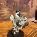 El Boyaması Kuş Figürlü Dekoratif Biblo – Vogelwelt Collection Rohrammer (10x7 cm)