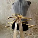 Biyeli duvak kuşak. Gold